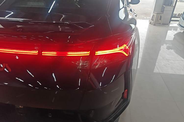 Used Dongfeng Aeolus Yixuan 2021 230T Automatic Zuiying Knight Edition Right Rear Taillight