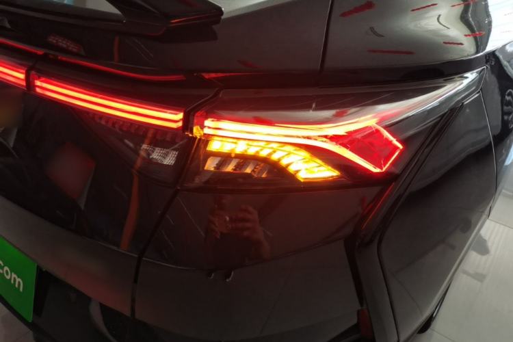 Used Dongfeng Aeolus Yixuan 2021 230T Automatic Zuiying Knight Edition Right Rear Taillight