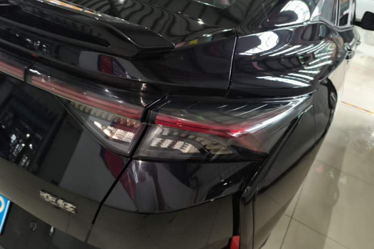 Used Dongfeng Aeolus Yixuan 2021 230T Automatic Dream-Chasing Rider Edition Right Rear Taillight