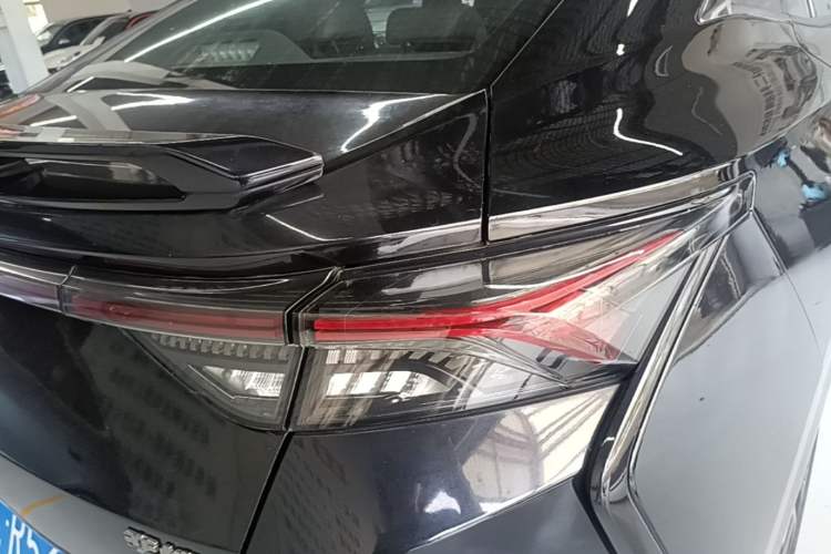Used Dongfeng Aeolus Yixuan 2021 230T Automatic Zuiying Knight Edition Right Rear Taillight