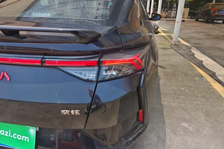 Used Dongfeng Aeolus Yixuan 2021 230T Automatic Zuiying Knight Edition Right Rear Taillight