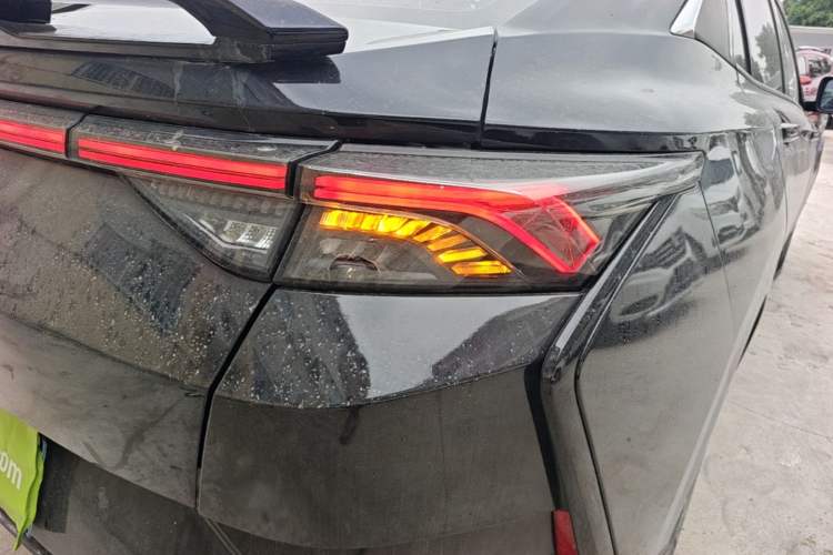 Used Dongfeng Aeolus Yixuan 2021 230T Automatic Hunter Edition Right Rear Taillight