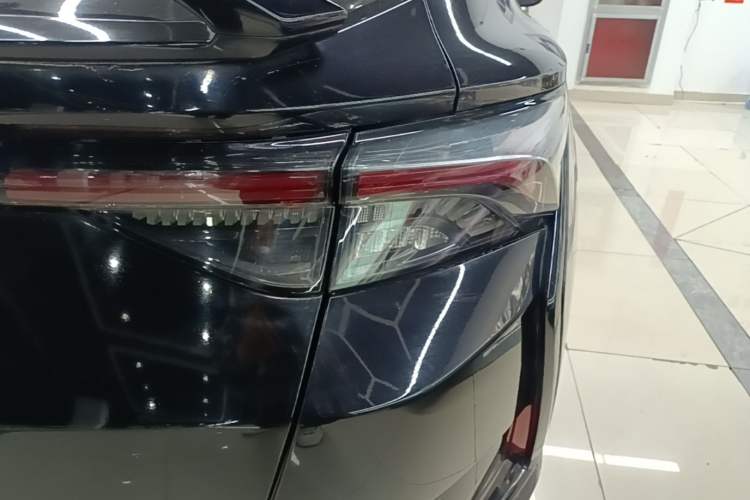 Used Dongfeng Aeolus Yixuan 2021 230T Automatic Zuiying Knight Edition Right Rear Taillight