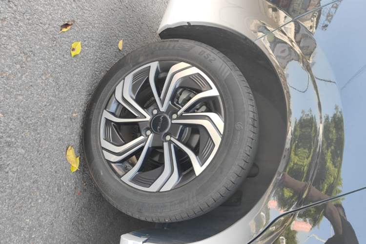 Used Dongfeng Aeolus Yixuan 2021 230T Automatic Glory Edition Right Rear Wheel Hub