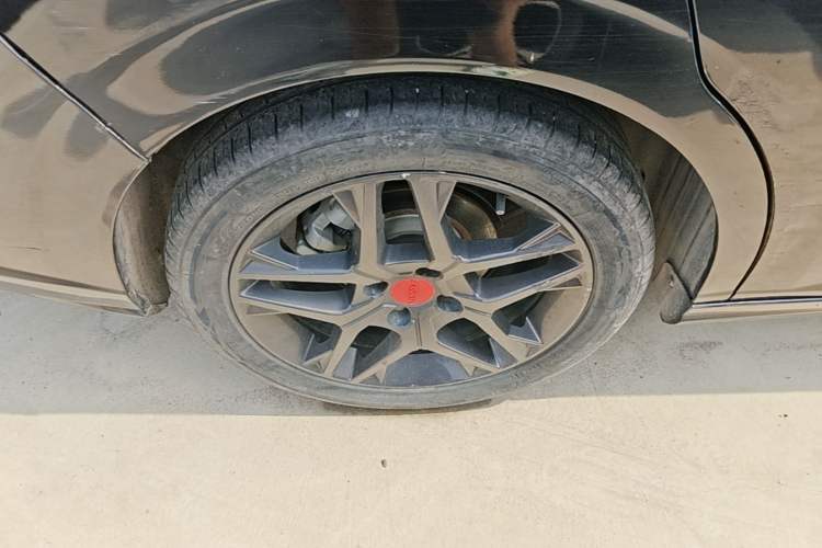 Used Dongfeng Aeolus Yixuan 2021 230T Automatic Hunter Edition Right Rear Wheel Hub