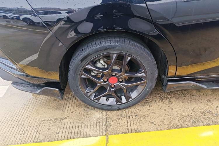 Used Dongfeng Aeolus Yixuan 2021 230T Automatic Dream-Chasing Rider Edition Right Rear Wheel Hub