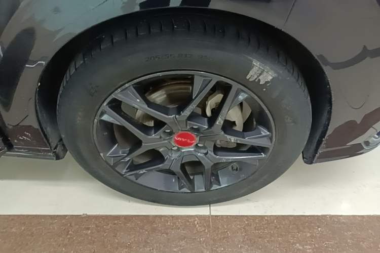 Used Dongfeng Aeolus Yixuan 2021 230T Automatic Zuiying Knight Edition Right Rear Wheel Hub