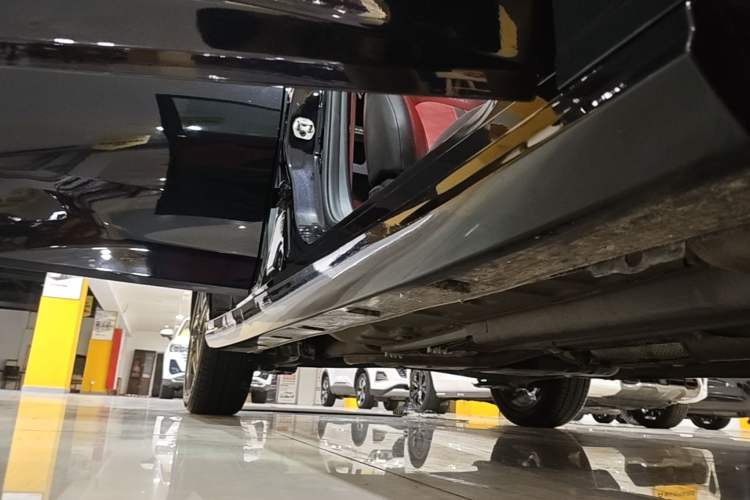 Used Dongfeng Aeolus Yixuan 2021 230T Automatic Hunter Edition Right Side Sill