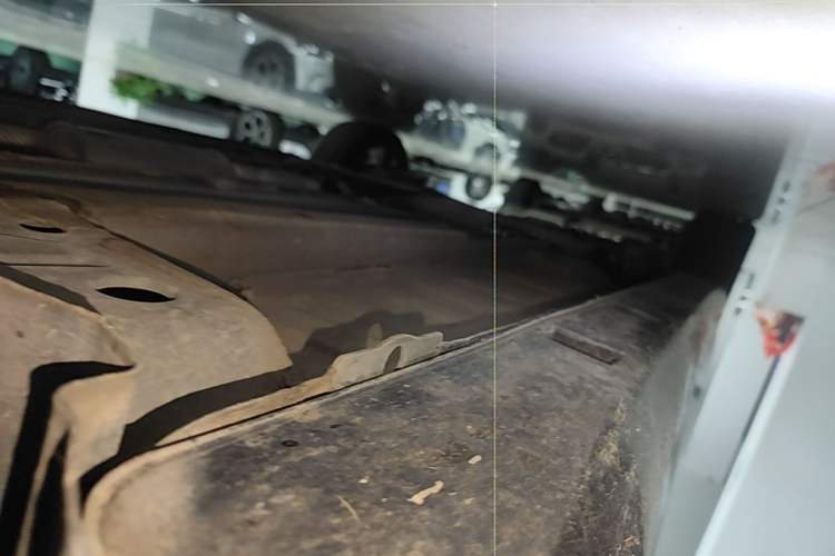 Used Dongfeng Aeolus Yixuan 2021 230T Automatic Dream-Chasing Rider Edition Right Side Sill