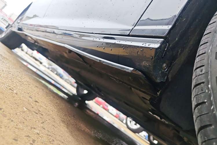 Used Dongfeng Aeolus Yixuan 2021 230T Automatic Dream-Chasing Rider Edition Right Side Sill