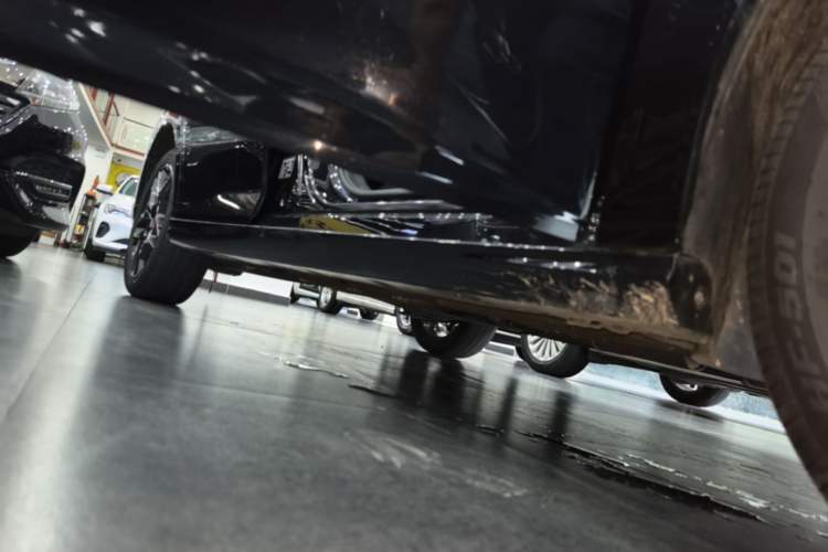 Used Dongfeng Aeolus Yixuan 2021 230T Automatic Zuiying Knight Edition Right Side Sill
