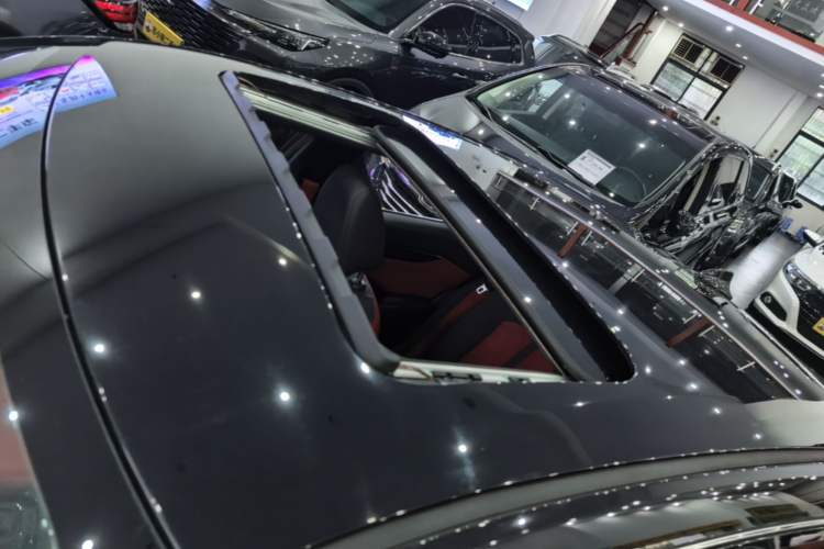 Used Dongfeng Aeolus Yixuan 2021 230T Automatic Zuiying Knight Edition Roof