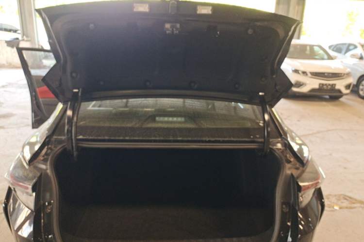 Used Dongfeng Aeolus Yixuan 2021 230T Automatic Zuiying Knight Edition Trunk