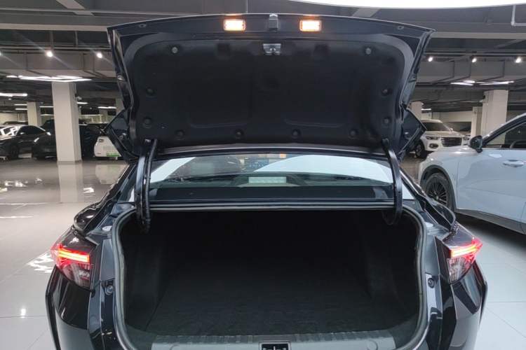Used Dongfeng Aeolus Yixuan 2021 230T Automatic Zuiying Knight Edition Trunk