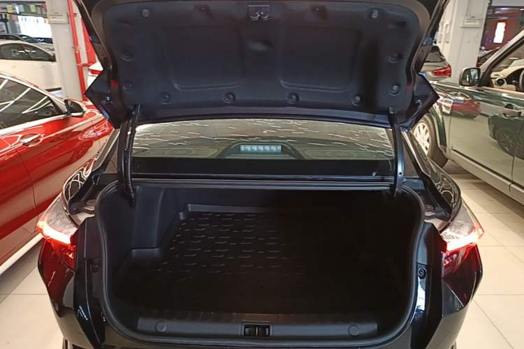 Used Dongfeng Aeolus Yixuan 2021 230T Automatic Hunter Edition Trunk