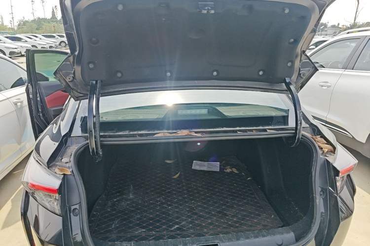 Used Dongfeng Aeolus Yixuan 2021 230T Automatic Hunter Edition Trunk