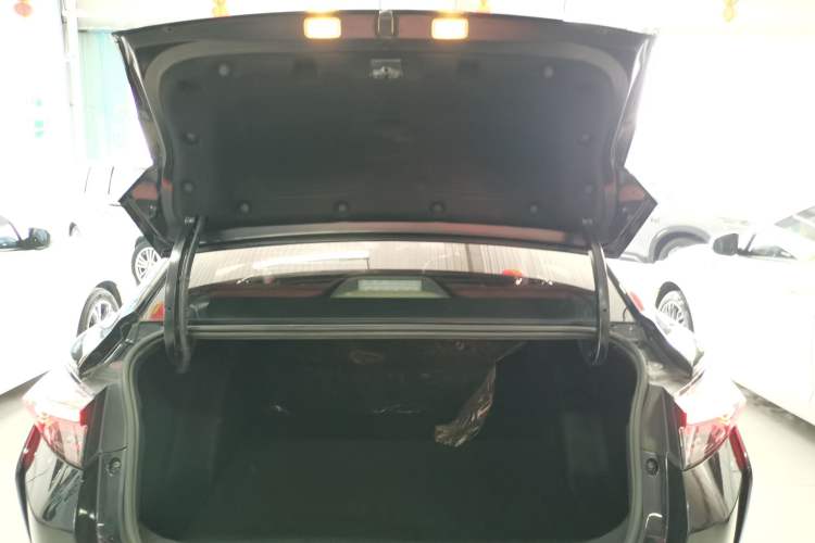 Used Dongfeng Aeolus Yixuan 2021 230T Automatic Zuiying Knight Edition Trunk