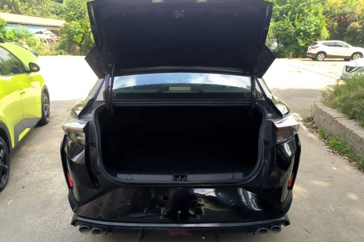 Used Dongfeng Aeolus Yixuan 2021 230T Automatic Zuiying Knight Edition Trunk