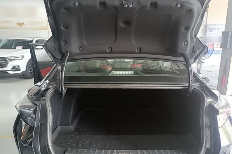Used Dongfeng Aeolus Yixuan 2021 230T Automatic Zuiying Knight Edition Trunk