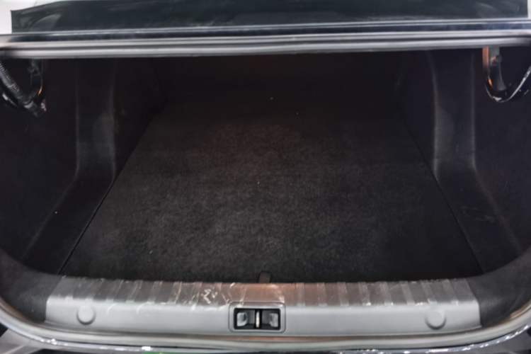 Used Dongfeng Aeolus Yixuan 2021 230T Automatic Zuiying Knight Edition Trunk