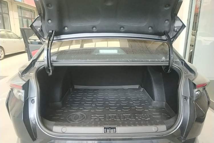 Used Dongfeng Aeolus Yixuan 2021 230T Automatic Dream-Chasing Rider Edition Trunk