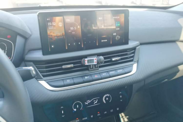 Used Dongfeng Aeolus Yixuan 2021 230T Automatic Glory Edition Audio And AC Panel