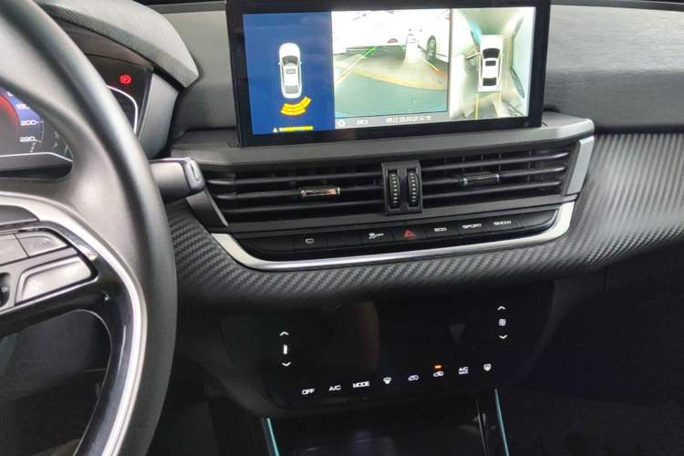 Used Dongfeng Aeolus Yixuan 2021 230T Automatic Chasing Shadow Edition Audio And AC Panel