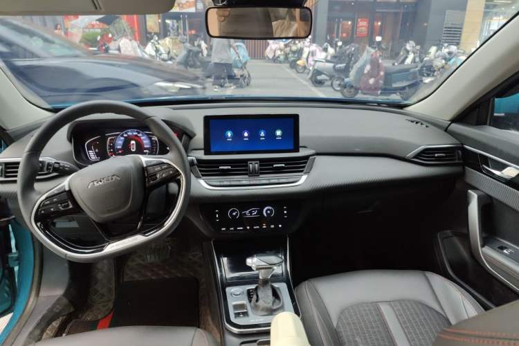 Used Dongfeng Aeolus Yixuan 2021 230T Automatic Dream-Chasing Edition Center Console