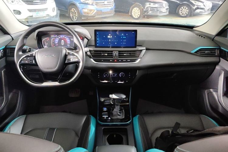 Used Dongfeng Aeolus Yixuan 2021 230T Automatic Chasing Shadow Edition Center Console