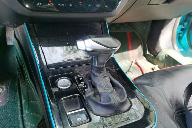 Used Dongfeng Aeolus Yixuan 2021 230T Automatic ZuiFeng Edition Gear Lever