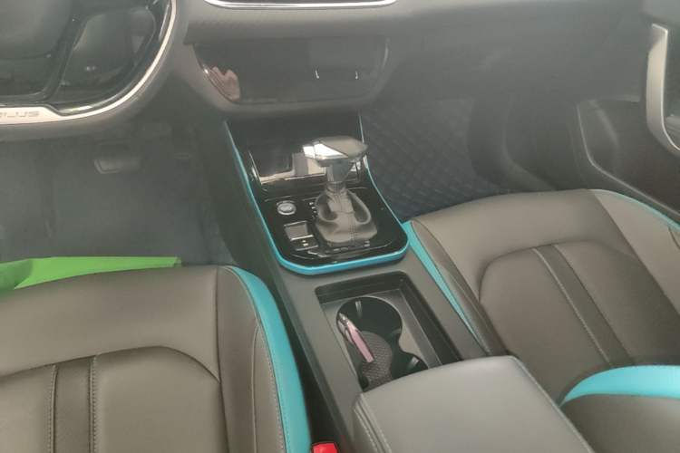 Used Dongfeng Aeolus Yixuan 2021 230T Automatic Dream-Chasing Edition Gear Lever