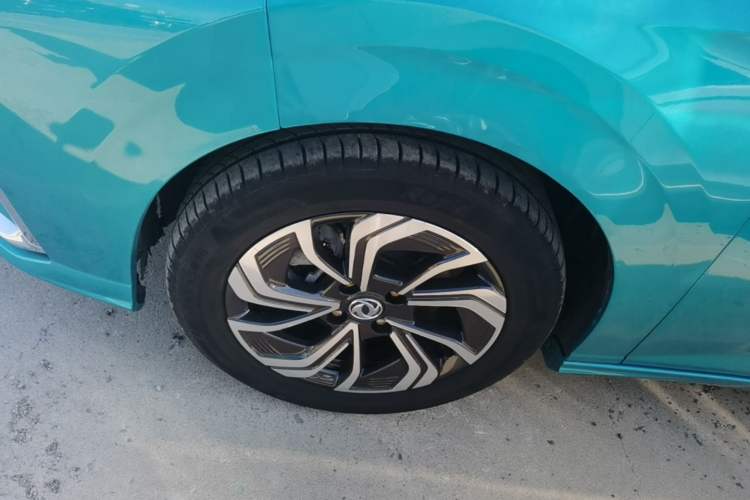 Used Dongfeng Aeolus Yixuan 2021 230T Automatic Glory Edition Left Front Wheel Hub