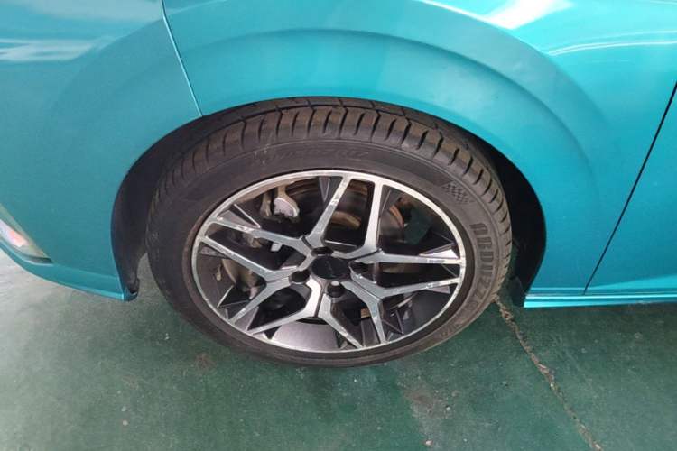 Used Dongfeng Aeolus Yixuan 2021 230T Automatic Chasing Shadow Edition Left Front Wheel Hub