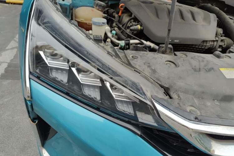 Used Dongfeng Aeolus Yixuan 2021 230T Automatic Dream-Chasing Edition Right Front Headlight