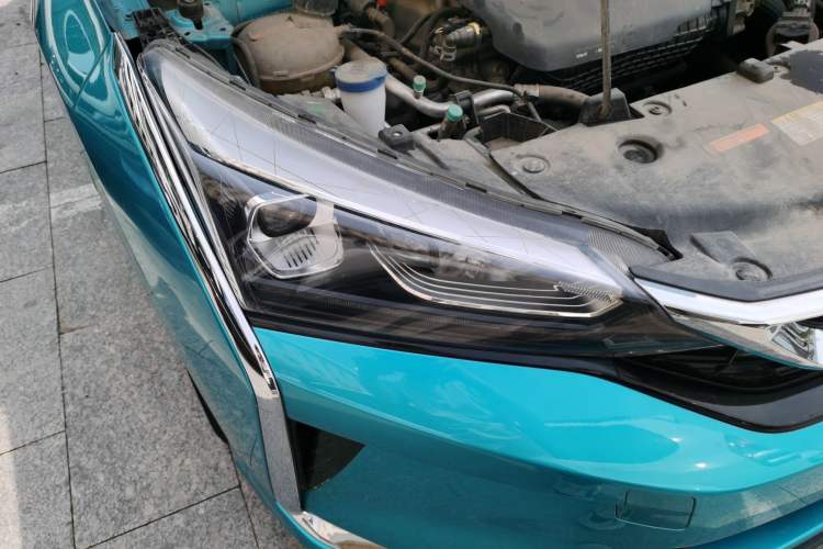 Used Dongfeng Aeolus Yixuan 2021 230T Automatic Glory Edition Right Front Headlight