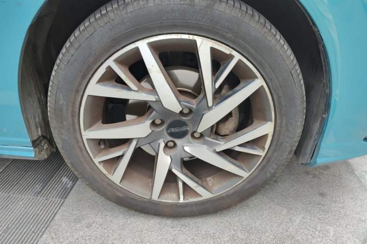 Used Dongfeng Aeolus Yixuan 2021 230T Automatic Dream-Chasing Edition Right Front Wheel Hub
