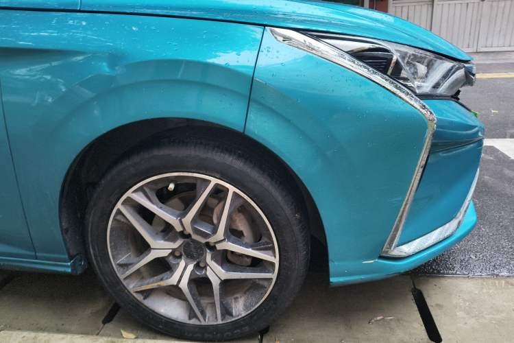 Used Dongfeng Aeolus Yixuan 2021 230T Automatic Chasing Shadow Edition Right Front Wheel Hub