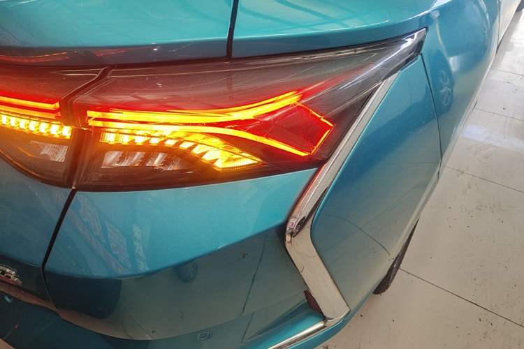 Used Dongfeng Aeolus Yixuan 2021 230T Automatic Dream-Chasing Edition Right Rear Taillight
