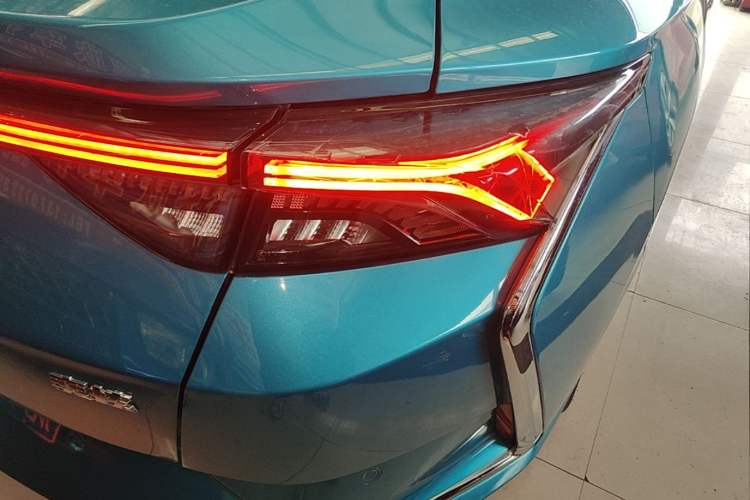 Used Dongfeng Aeolus Yixuan 2021 230T Automatic Dream-Chasing Edition Right Rear Taillight