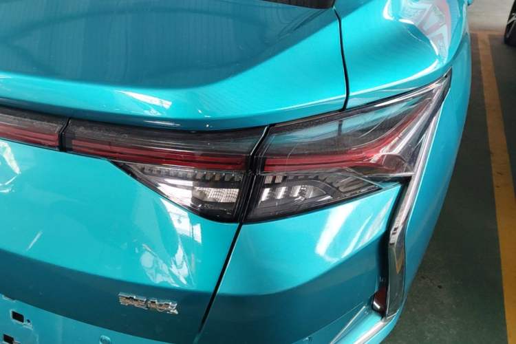 Used Dongfeng Aeolus Yixuan 2021 230T Automatic Chasing Shadow Edition Right Rear Taillight