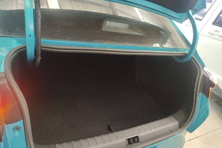 Used Dongfeng Aeolus Yixuan 2021 230T Automatic Dream-Chasing Edition Trunk