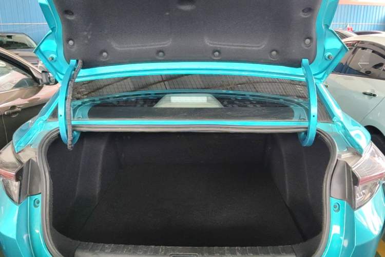 Used Dongfeng Aeolus Yixuan 2021 230T Automatic Chasing Shadow Edition Trunk
