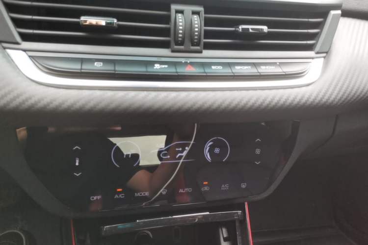 Used Dongfeng Aeolus Yixuan 2021 230T Automatic Dream-Chasing Edition Audio And AC Panel