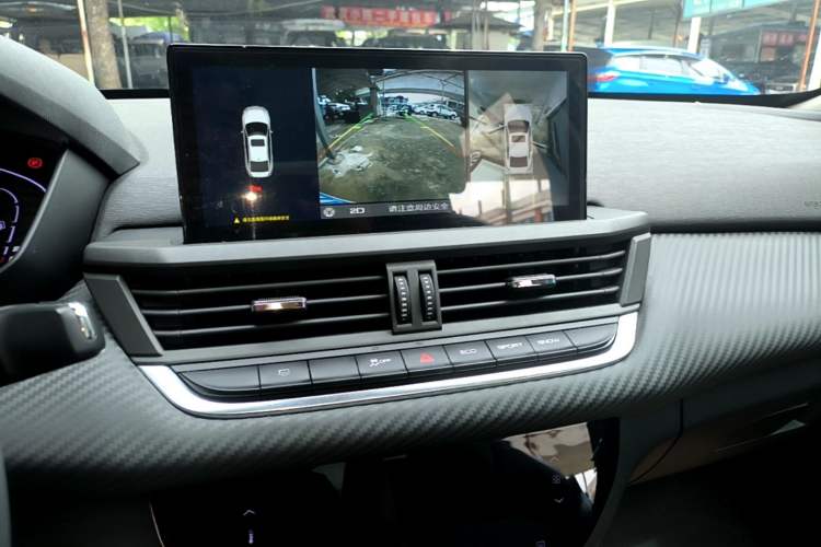 Used Dongfeng Aeolus Yixuan 2021 230T Automatic Dream-Chasing Edition Audio And AC Panel