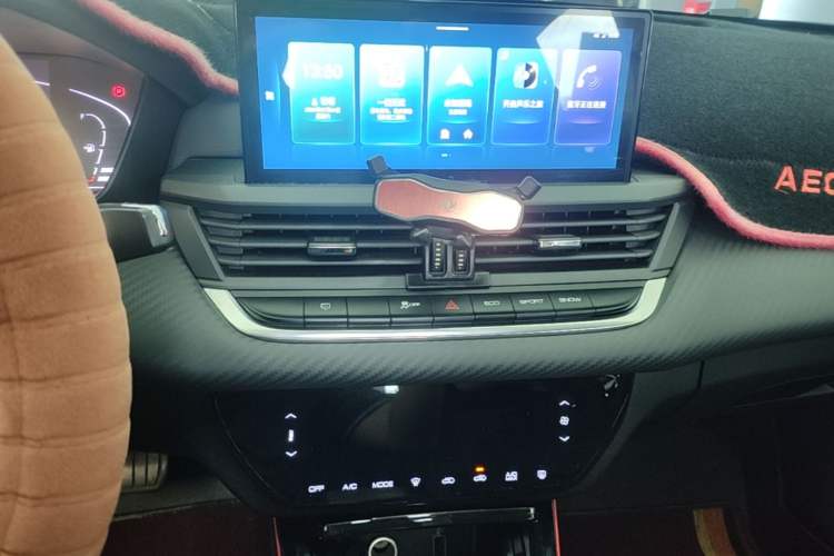 Used Dongfeng Aeolus Yixuan 2021 230T Automatic Chasing Shadow Edition Audio And AC Panel