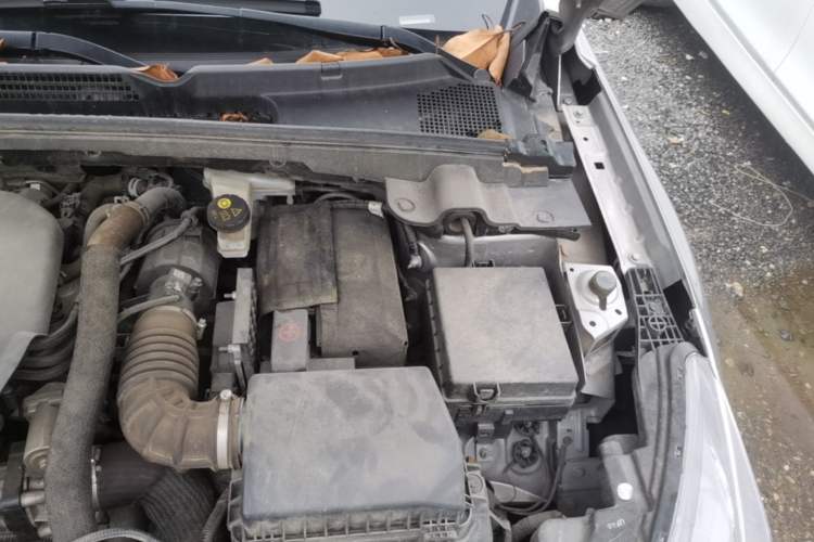Used Dongfeng Aeolus Yixuan 2021 230T Automatic Dream-Chasing Edition Engine Bay Left