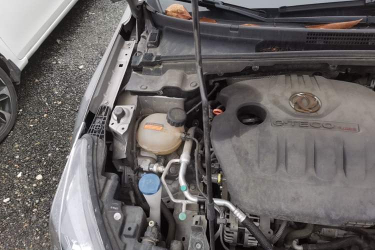 Used Dongfeng Aeolus Yixuan 2021 230T Automatic Dream-Chasing Edition Engine Bay Right
