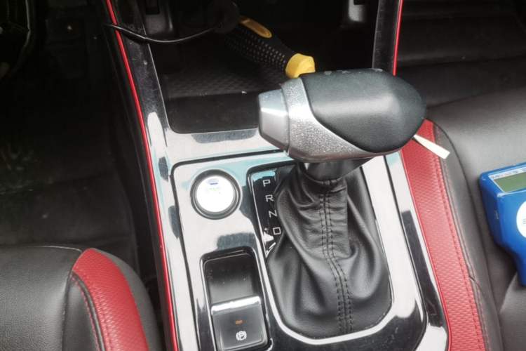 Used Dongfeng Aeolus Yixuan 2021 230T Automatic Dream-Chasing Edition Gear Lever