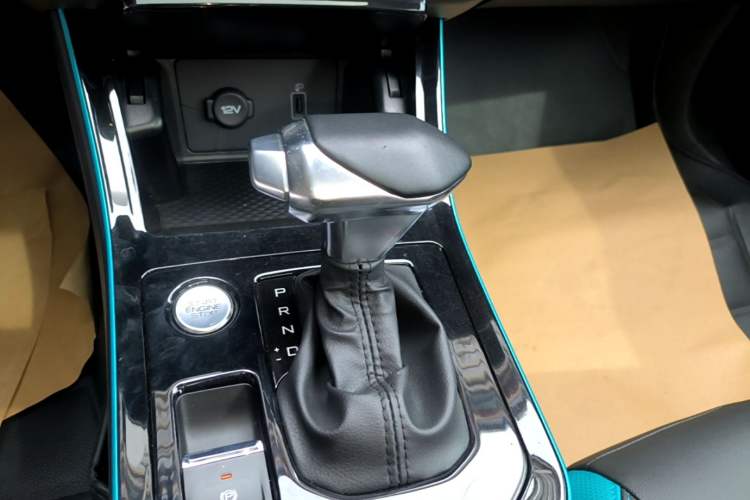 Used Dongfeng Aeolus Yixuan 2021 230T Automatic Dream-Chasing Edition Gear Lever