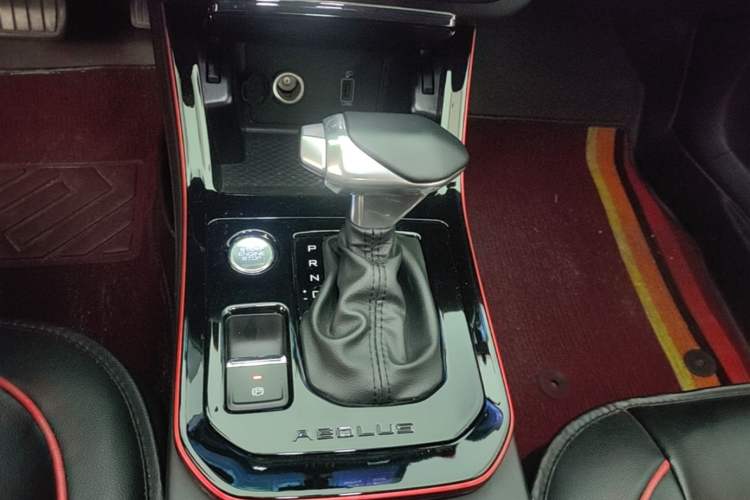 Used Dongfeng Aeolus Yixuan 2021 230T Automatic Chasing Shadow Edition Gear Lever